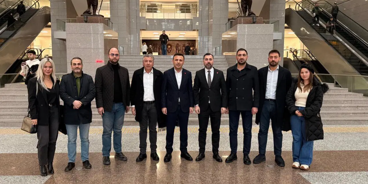 CHP'den AK Parti'nin afişleri için suç duyurusu