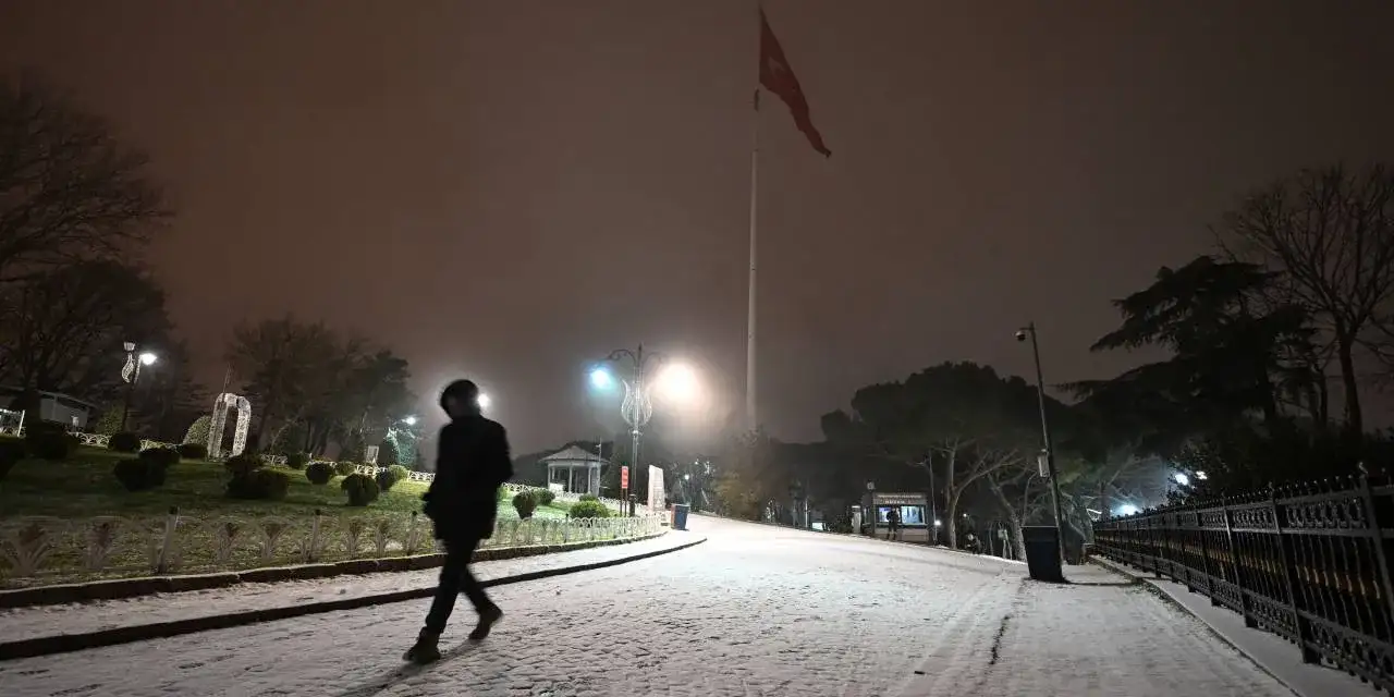 Meteoroloji açıkladı: İstanbul ve Marmara’yı etkisi altına alan kar ne zaman duracak?