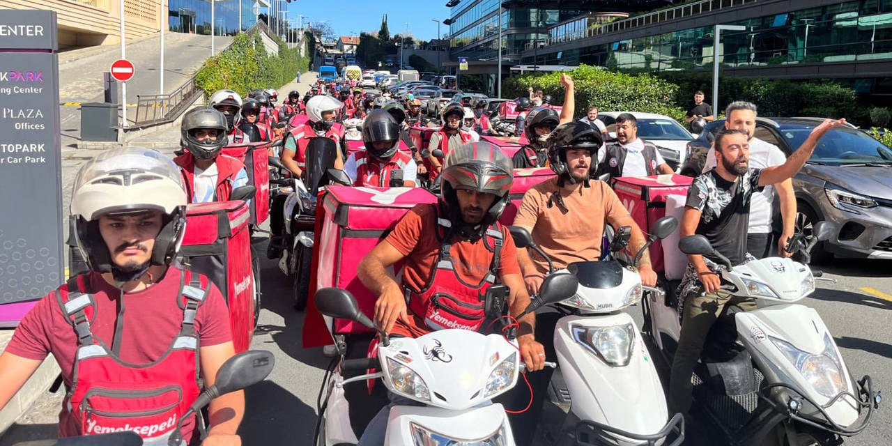 Yemeksepeti kuryeleri sefalet zammına karşı kontak kapattı