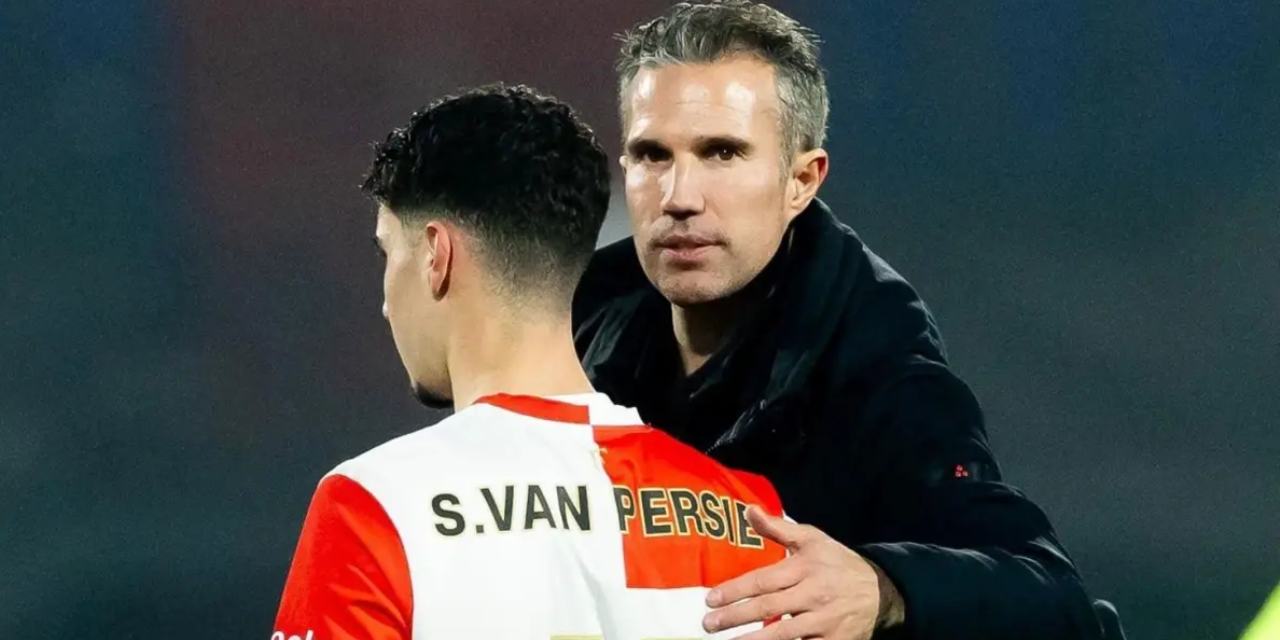 Van Persie'nin oğlu gururlandırdı ama kurtaramadı: 2 dakikada olanlar oldu