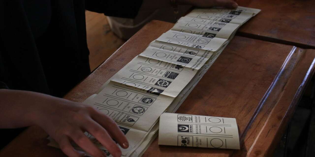 AK Parti geriye düştü, baraj altında kalanlar dikkat çekti