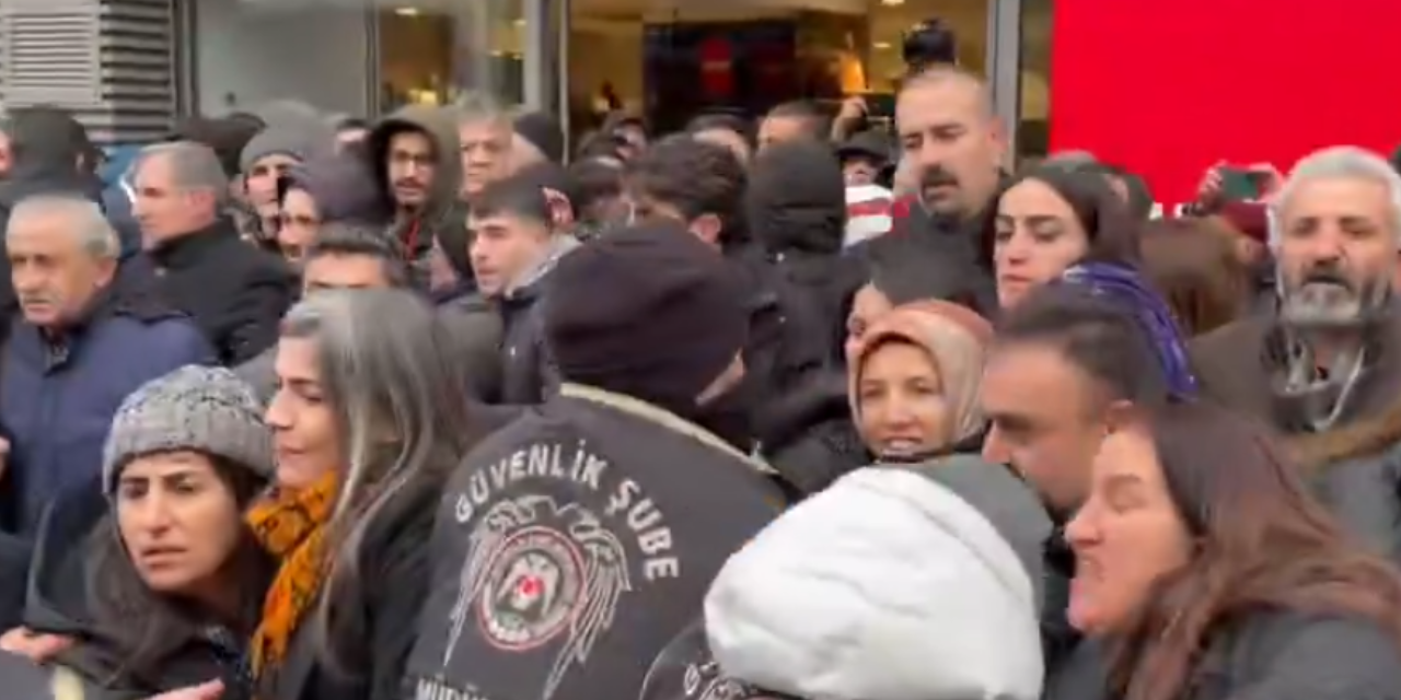 Van’da 'Rojava' yürüyüşüne polis müdahalesi: Yerine kayyım atanan Abdullah Zeydan gözaltında