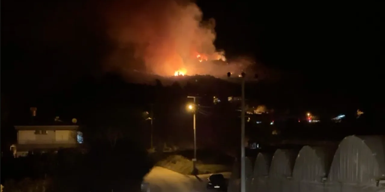 Antalya'da yangın alarmı! Alevler yerleşim alanlarına yaklaştı: Bazı evler boşaltıldı