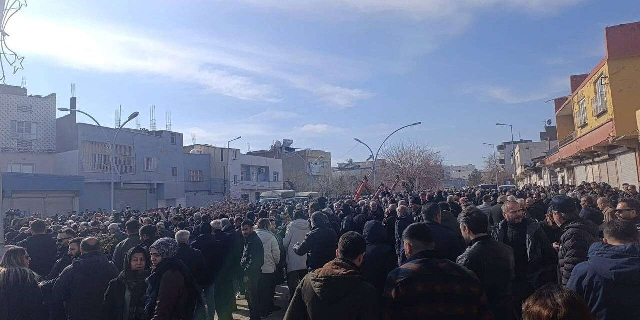 Grup toplantısı öncesi yürüyüş yapılıyor