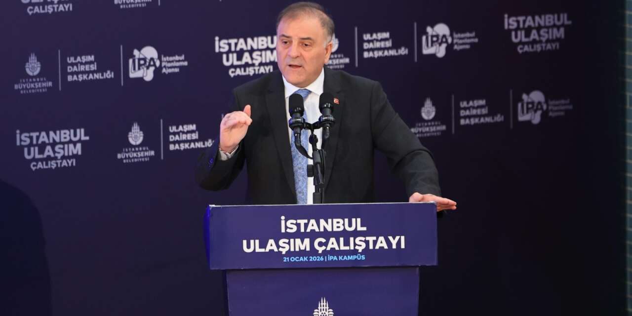 İBB'den AK Parti'ye afiş yanıtı: İstediğiniz kadar pankart asın metro gerçeğini dünya biliyor