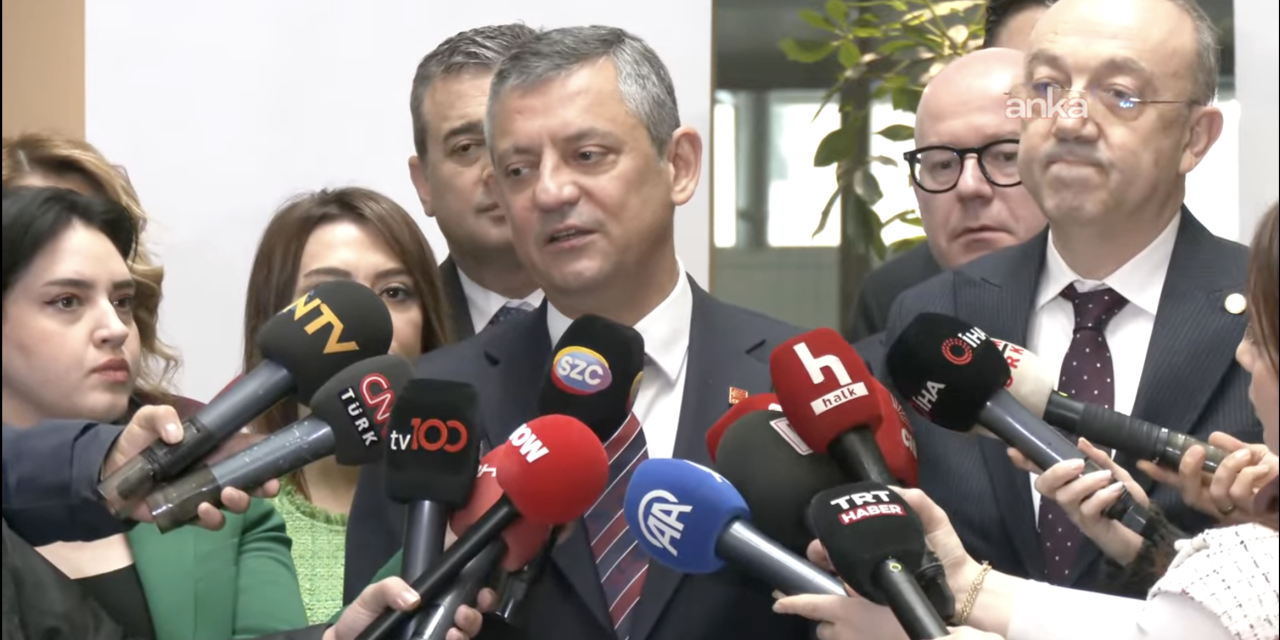 Özgür Özel'den AK Partili Özlem Zengin'e yanıt: 'Emeklilere kimse gariban diyemez, CHP emeklisine sahip çıkıyor'