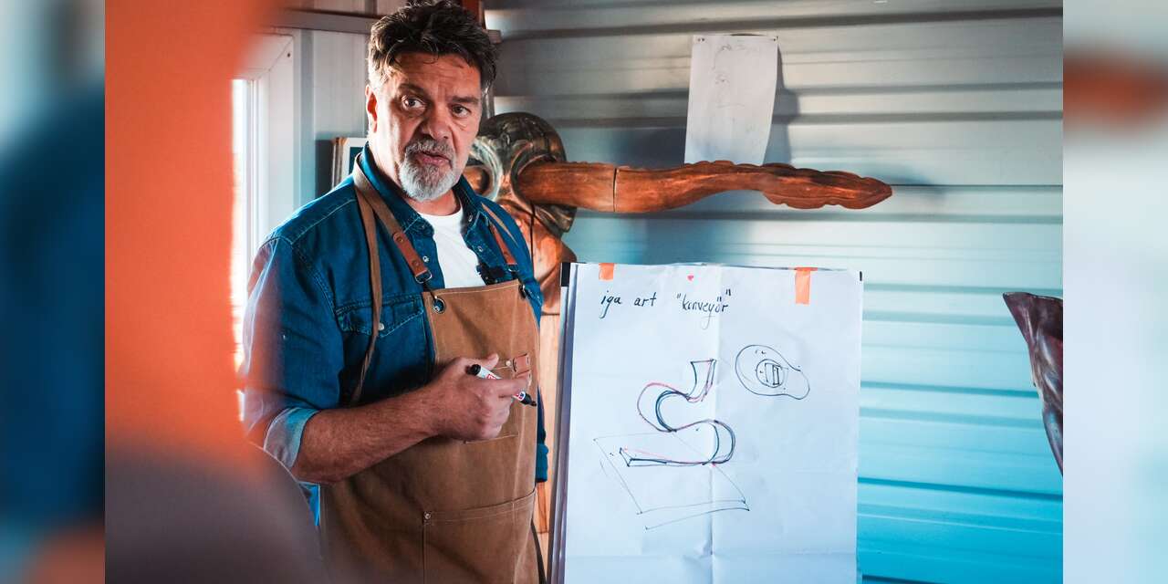 Beyazıt Öztürk havalimanında sergi açtı