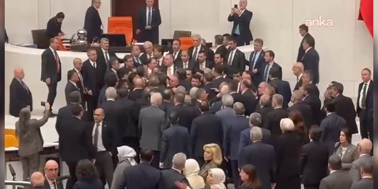 "Emekliyi aç, sefil bıraktınız" dövizine AK Partili vekilden müdahale: Meclis'te gerilim tırmandı