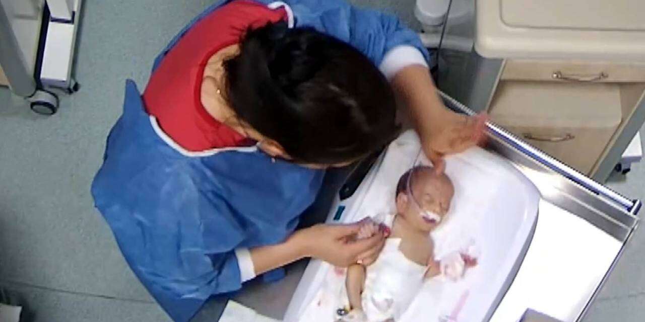 Tepkiler yükseldi ve sonuç geldi :5 günlük çocuğa şiddet uygulayan hemşire tutuklandı