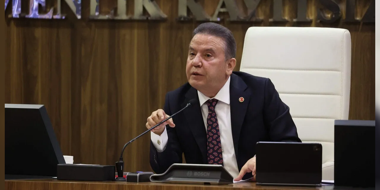 Muhittin Böcek yeniden hastaneye kaldırıldı!