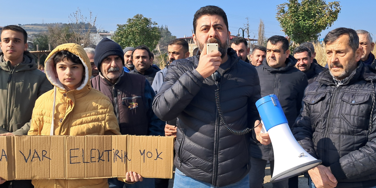 Hatay'da elektrik kesintisi devam ediyor: Depremzedeler, "Bu ayrımcılık niye" diyerek isyan etti: