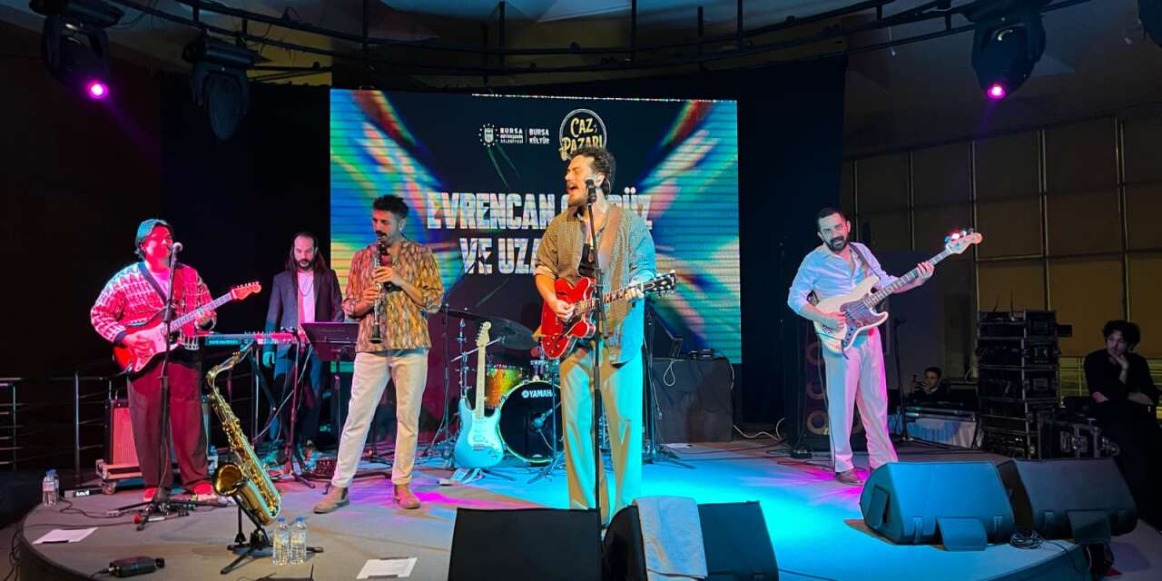 Bursa’da pazar akşamı caz: Evrencan Gündüz ve Uzaylılar sahnedeydi