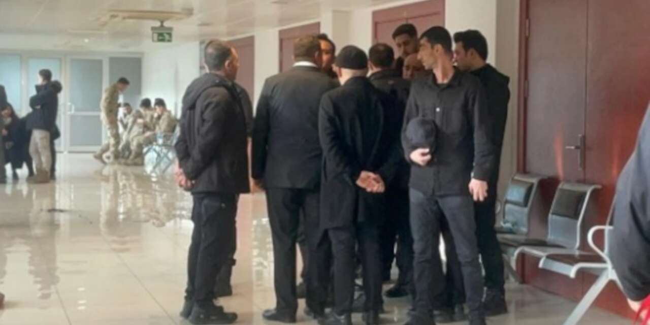 Sanıkların birer yakını duruşmaya girebildi, Aziz İhsan Aktaş koruma ordusuyla geldi