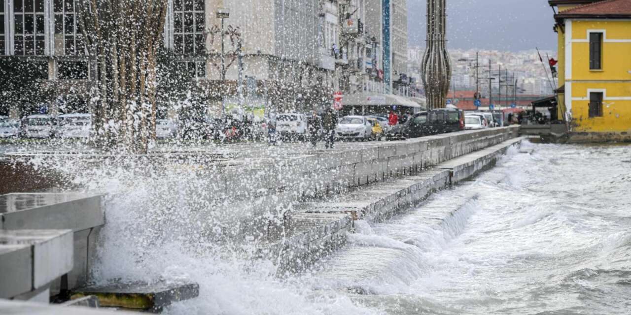 AKOM saat verdi! İzmir için fırtına uyarısı