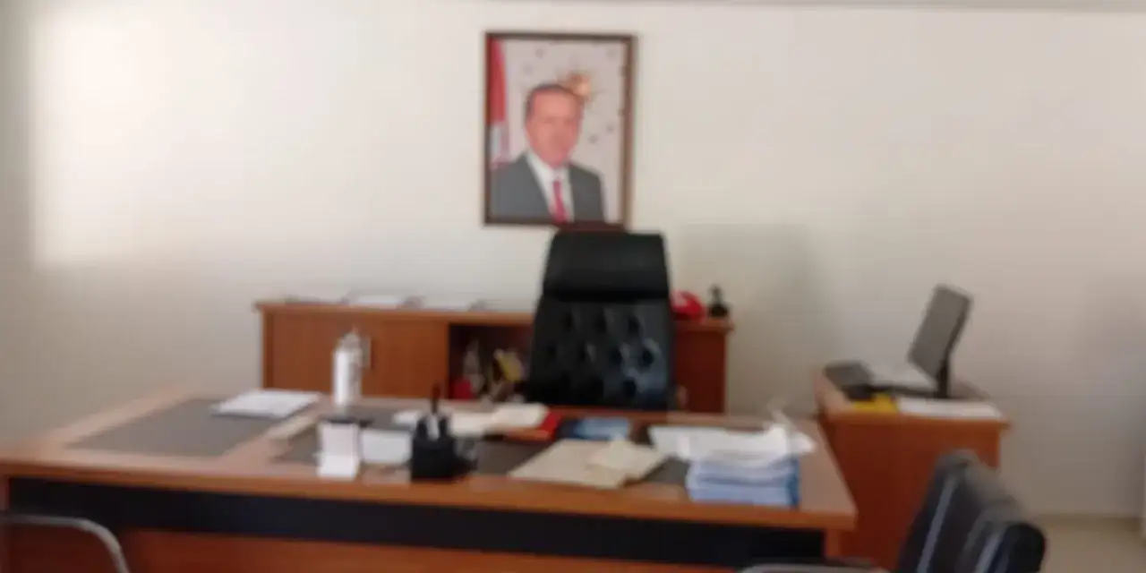 Makam odasından Atatürk'ün fotoğraflarını kaldıran müdürler