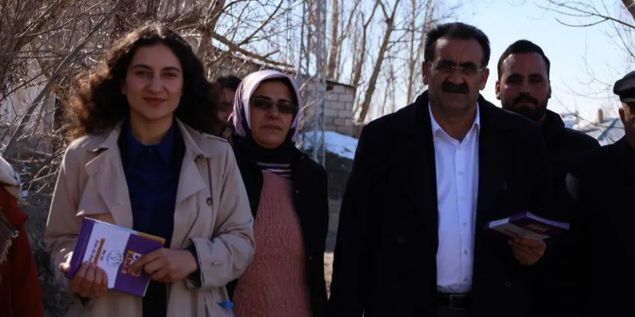 Malazgirt Belediyesi Eşbaşkanları gözaltına alındı: Gerekçe ‘saç örgülü pankart’