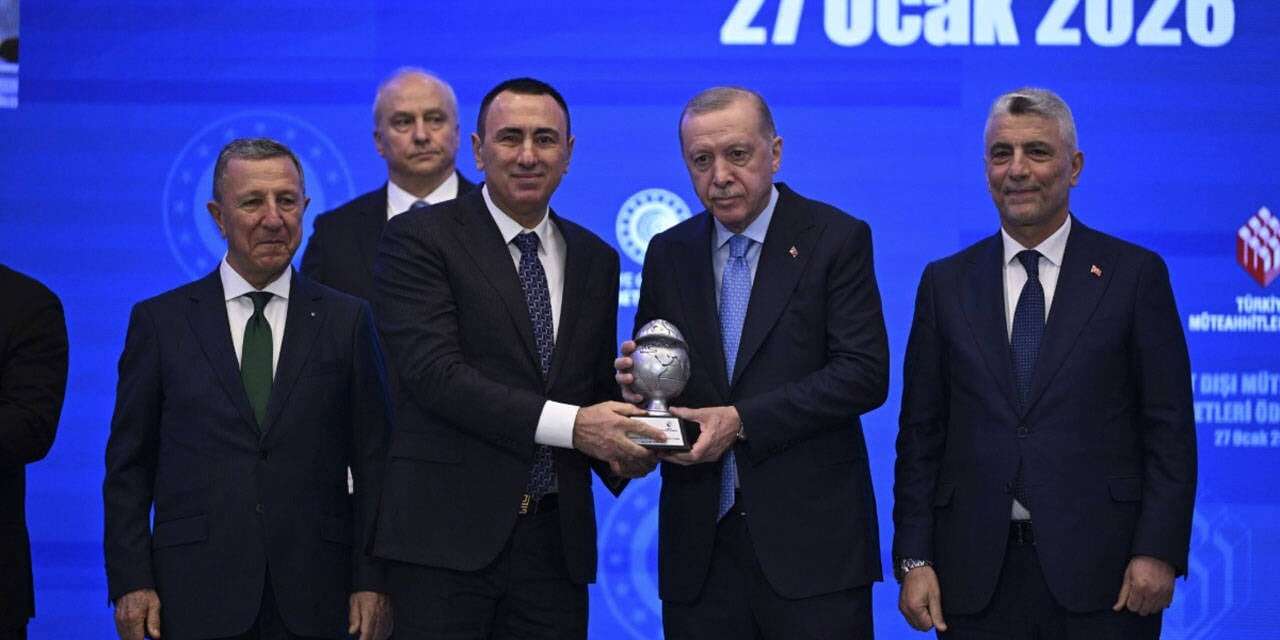 Erdoğan dolandırıcılıktan ceza alan müteahhite ödül vermiş