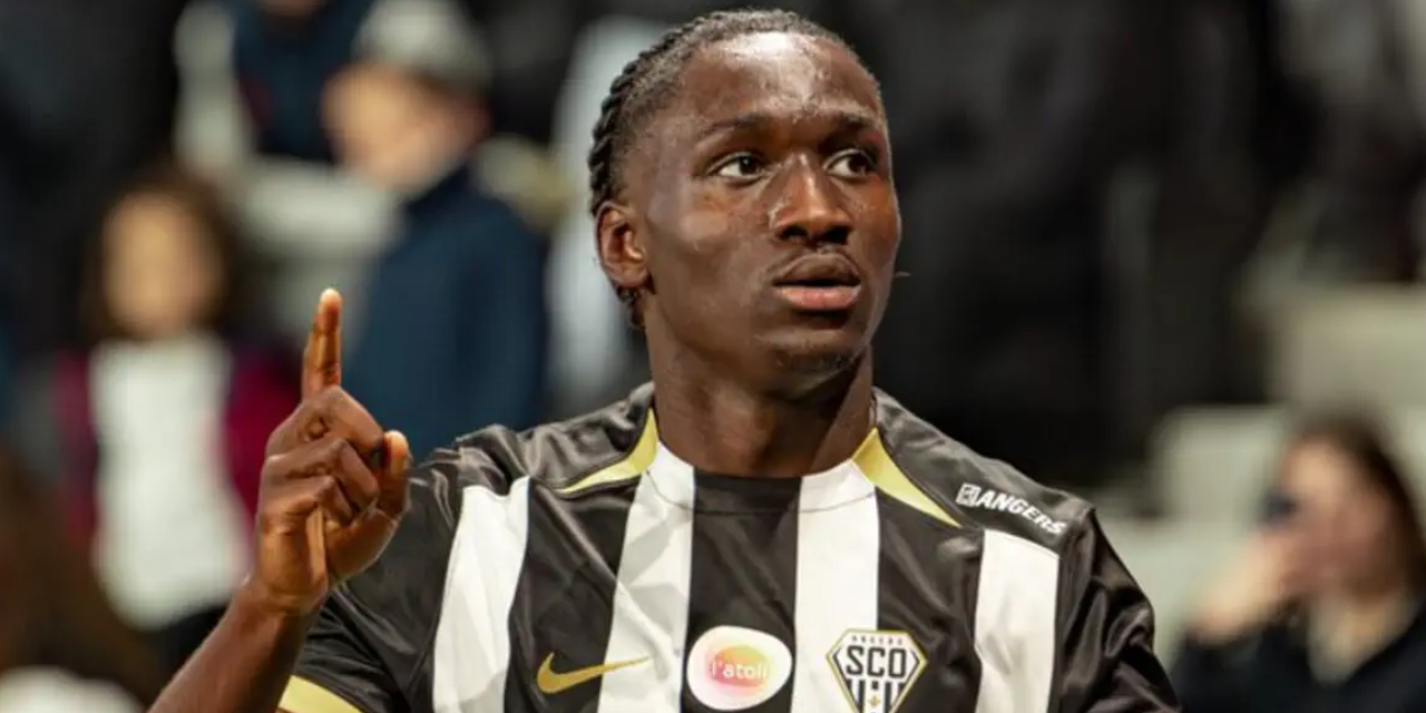 Fenerbahçe sağ gösterip sol vurdu! Lookman beklenirken 19'luk yıldız adayı geliyor