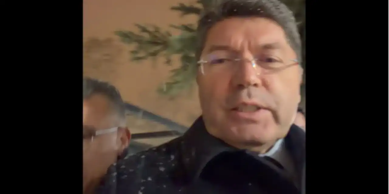 Yılmaz Tunç paylaştı: Sivas başsavcısı AK Partililerle kar altında yürüyüşe çıktı