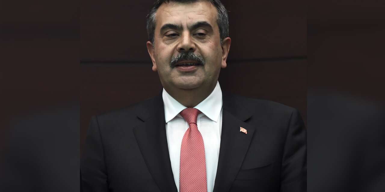 Milli Eğitim Bakanı Yusuf Tekin: Türkiye'de kimse kimsenin kılık kıyafetiyle uğraşmıyor