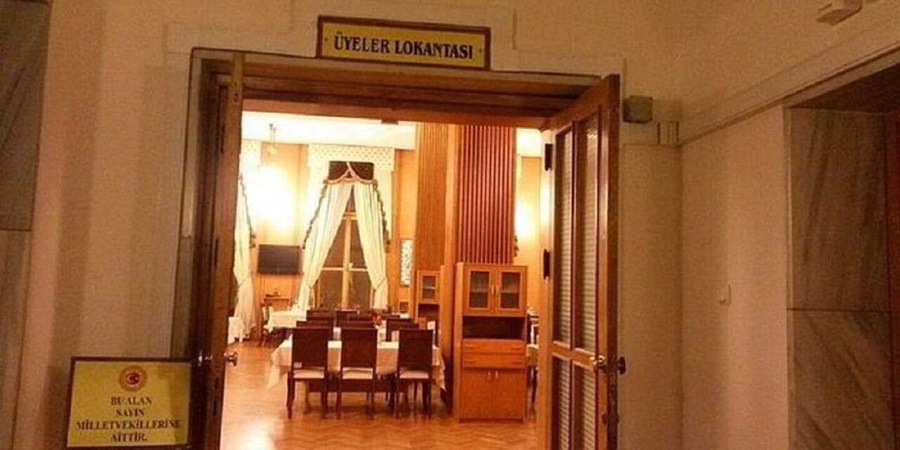 Kuver ücreti yasağını ilk delen Meclis Lokantası oldu!