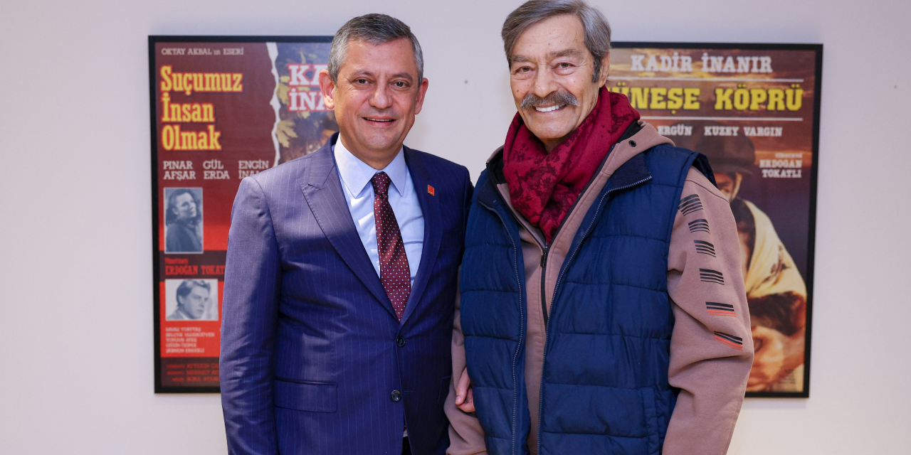 Özgür Özel, usta sanatçı Kadir İnanır'ı ziyaret etti