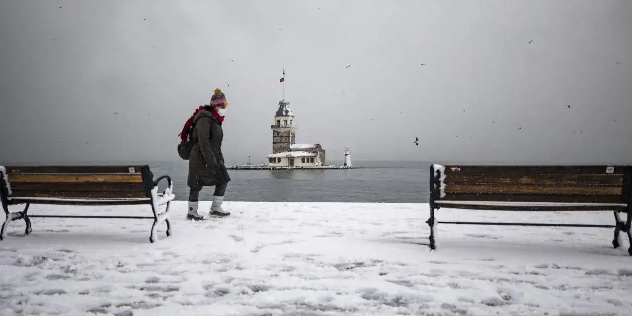 Meteoroloji açıkladı 3 gün sürecek: Kar İstanbul'un kapısına dayandı!