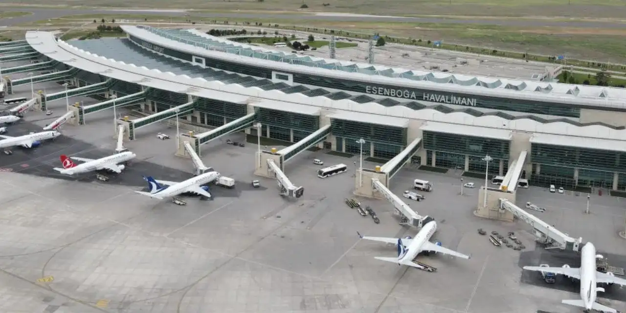 İstanbul’dan kalkan uçak acil koduyla indi