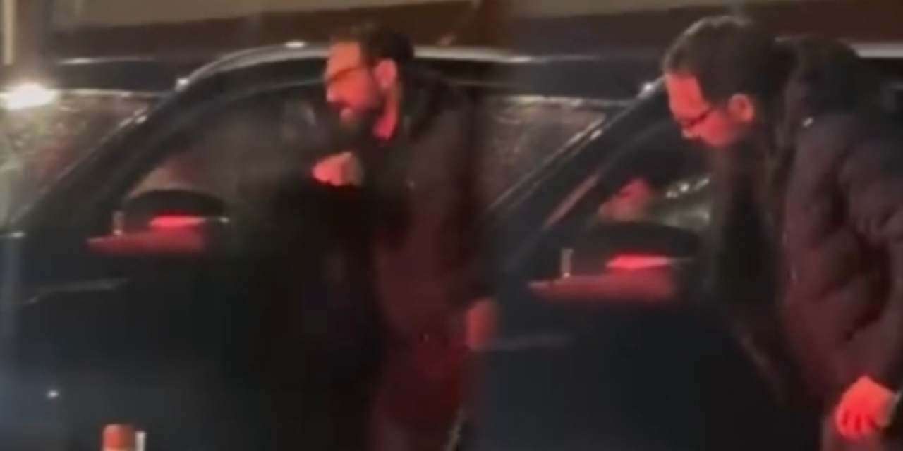 Korku dolu anlar: Aracın camını kırıp kadına saldırdı