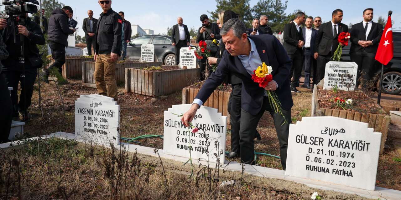 Özgür Özel, Osmaniye'de deprem şehitliğini ziyaret etti