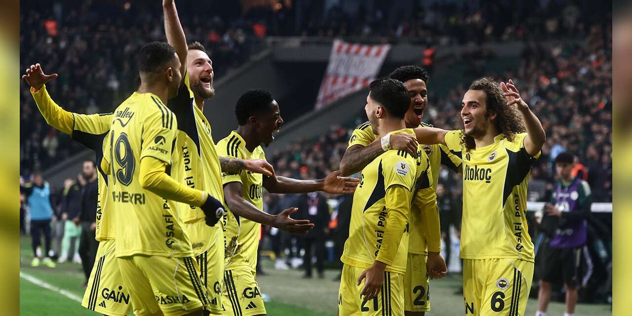 Fenerbahçe'de forvet atağı: Yıldız oyuncu için dev teklif