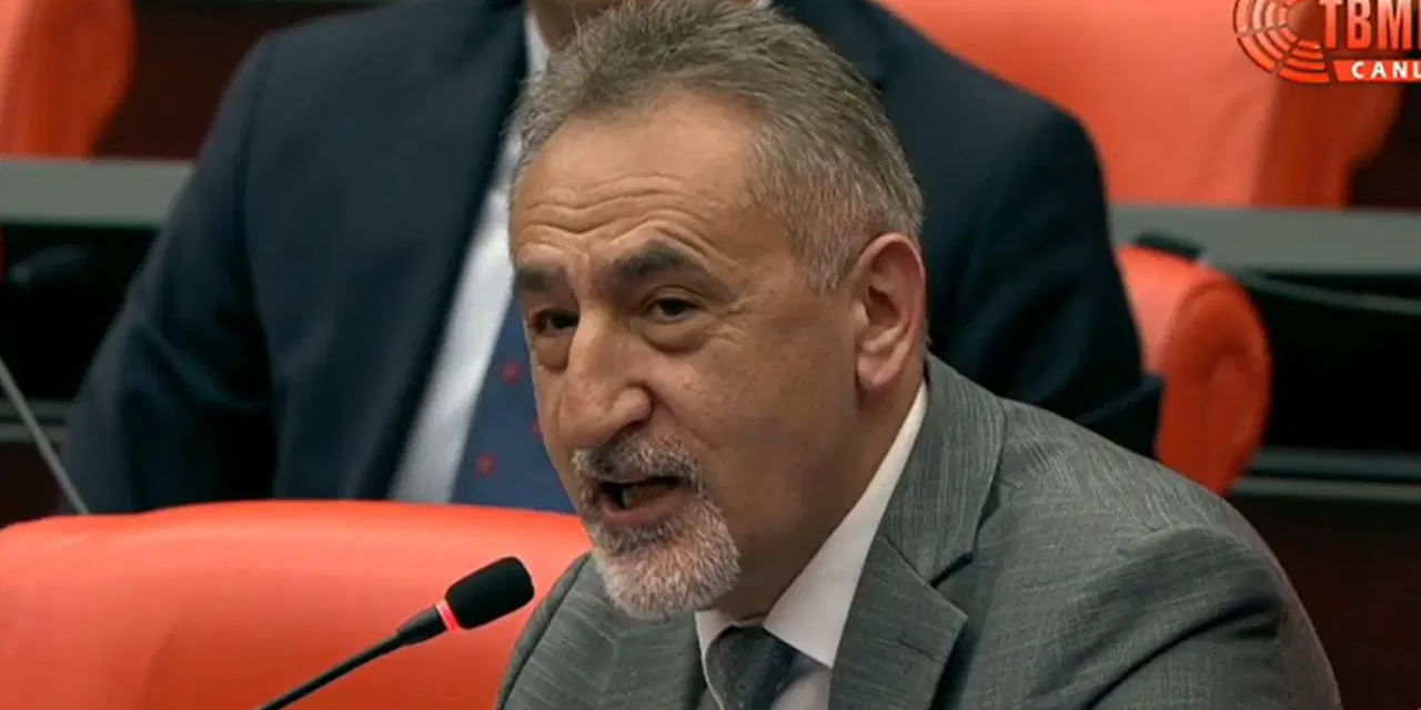 CHP’li Adıgüzel, Meclis gündemine taşıdı: ‘AK Partili ve MHP’li belediyeler çakıl hırsızlığı yapıyor’