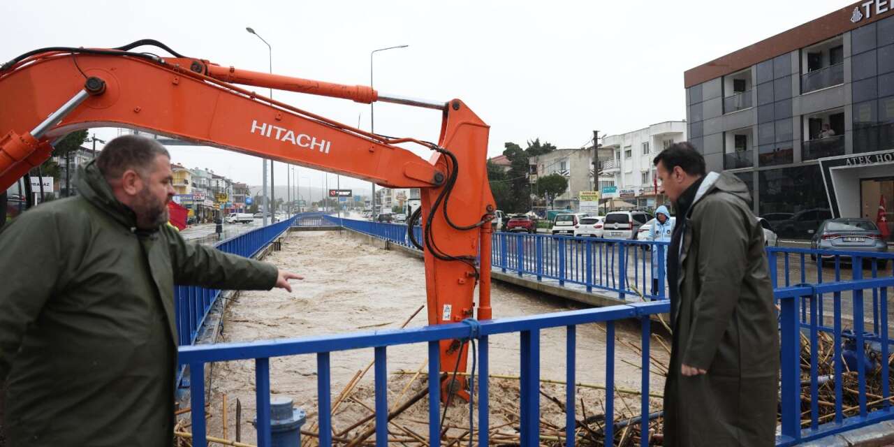 İzmir’de 88 yıllık yağış rekoru kırıldı: Torbalı'da 1 kişi hayatını kaybetti