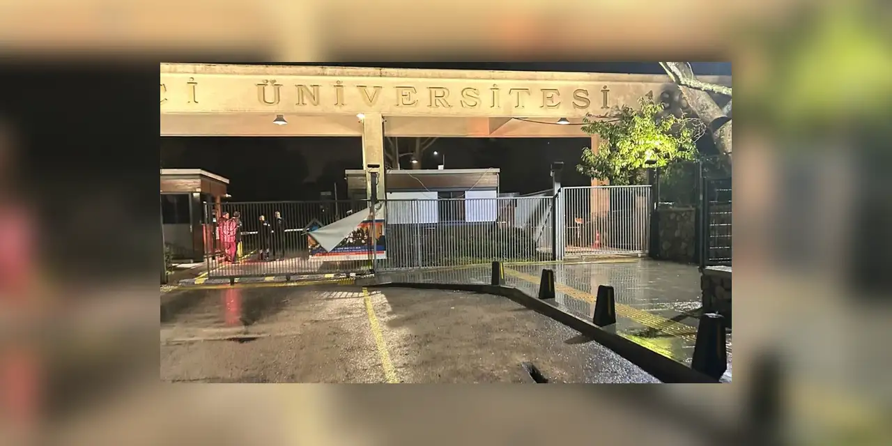 Darbe günlerini hatırlatan görüntü: Polis ordusu sabaha karşı Boğaziçi Üniversitesi'ne girdi