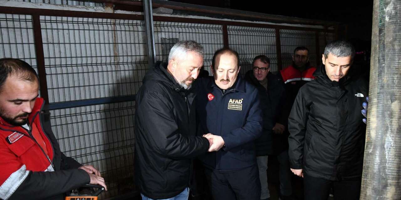 Uşak'ta sel felaketi: 35 iş yerini su bastı