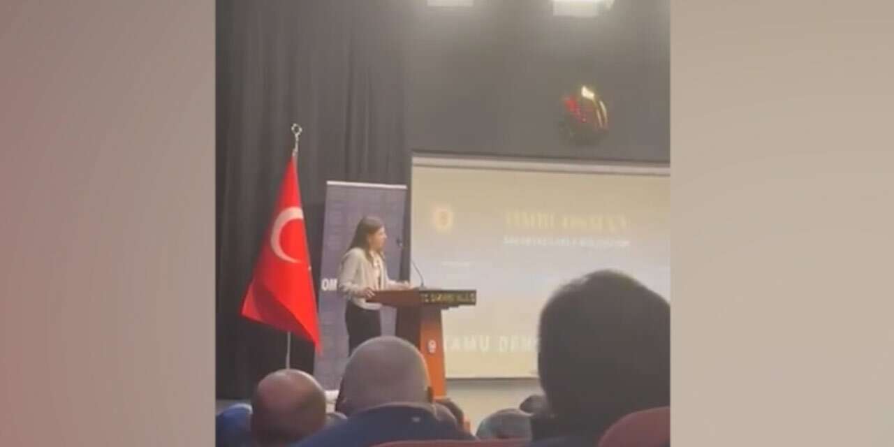 AK Partili belediyenin toplantısında söz alan üniversite öğrencisi: ‘Belediye başkanı annemle ilişki yaşıyor’