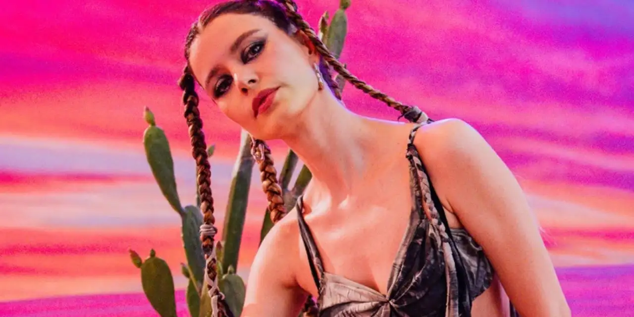 Beren Saat’in ilk single’ı: CapitaliZoo