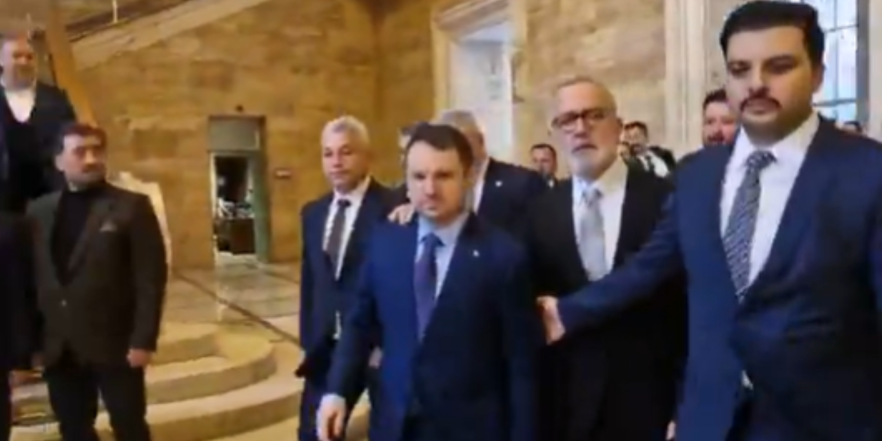 Elini Akın Gürlek'in omzundan indirmemişti: AK Partili Yenişehirlioğlu o anları açıkladı