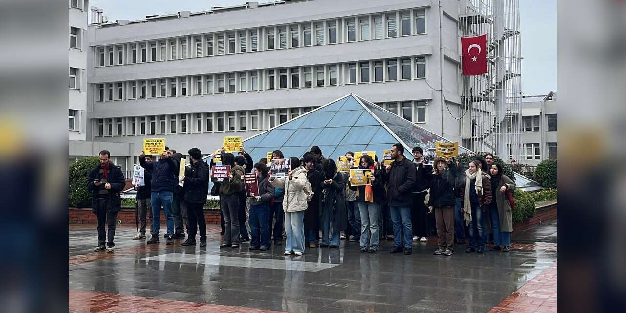 'Kampüsümüz gövde gösterisi için ablukaya alındı'