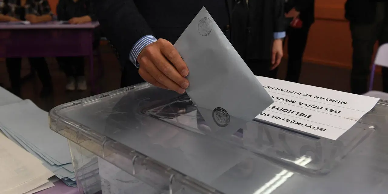 İki parti arasında makas daralıyor! Yüzde 1,7 puan ile iktidar değişiyor