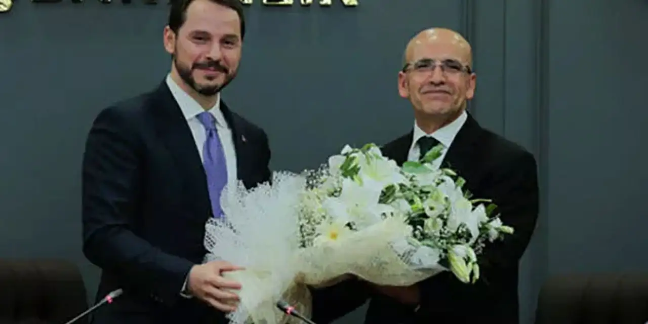 Sabah yazarı, Mehmet Şimşek'i eleştirdi, Berat Albayrak'ı övdü: Bakanken el atmıştı...