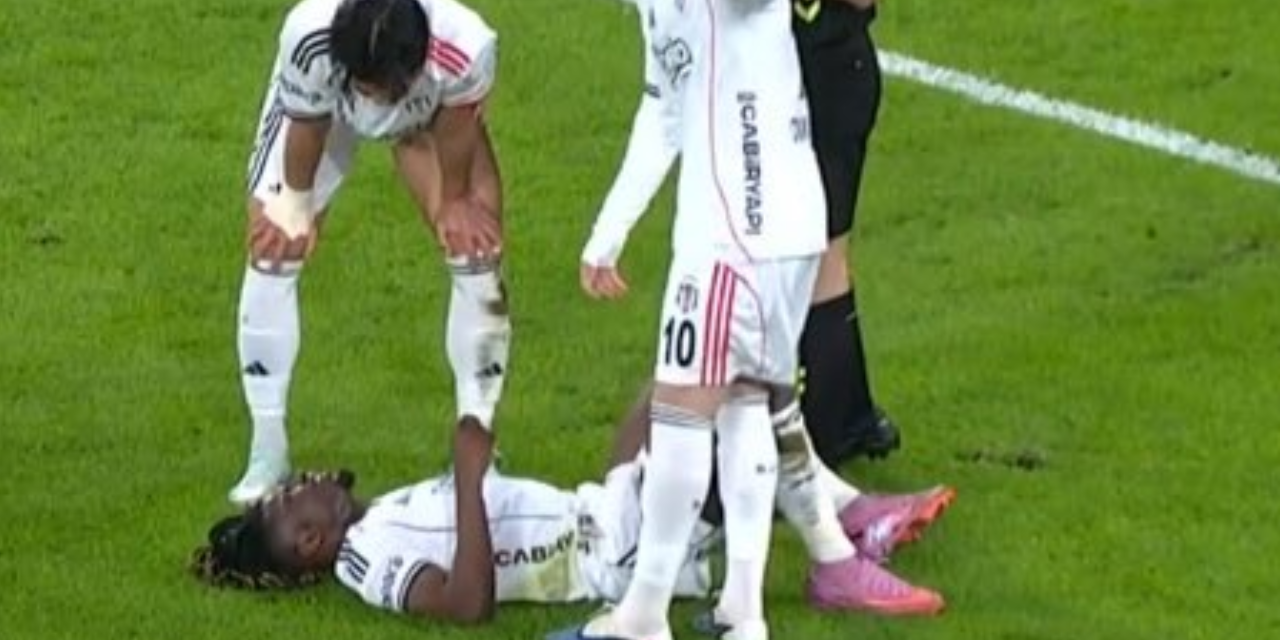 Beşiktaş'ta korkutan sakatlık! Yere yığılan oyuncu kenara geldi