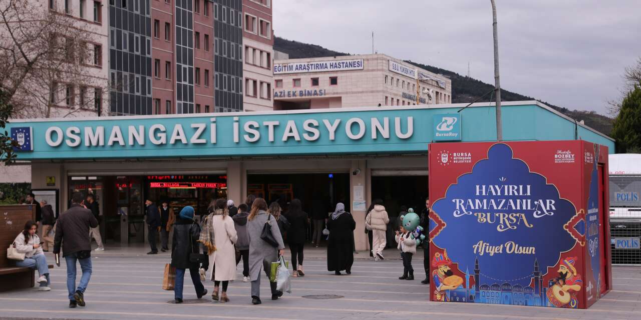 Bursa’da iftara yetişemeyenlere “yolda iftar”: Büyükşehir 14 noktada her gün dağıtım yapacak