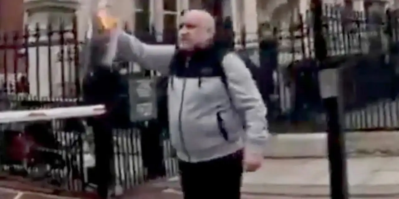 İngiltere'de yargılanıyor: ABD Kur'an yakan kişiyi sığınmacı olarak kabul etmeyi düşünüyor