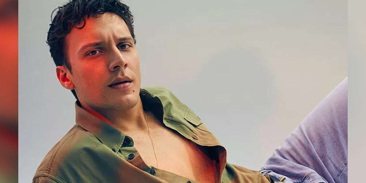 Şarkıcı Edis hakkında yakalama kararı