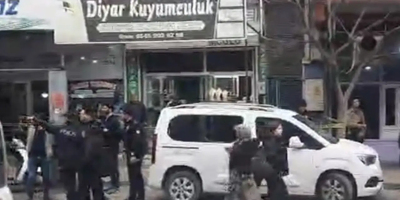 Kuyumcuda biber gazlı soygun: Çaldıkları 1 kilo altınla kaçtılar