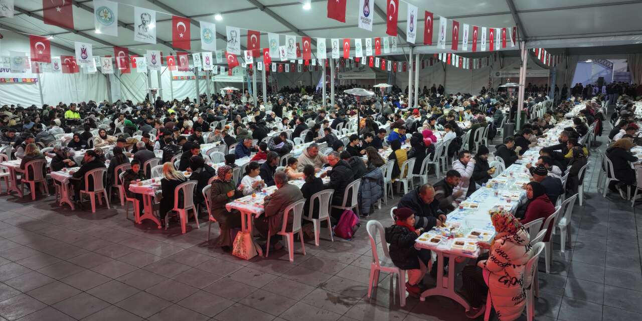 Manisa'da 17 ilçede 160 bin kişi iftarda buluşacak