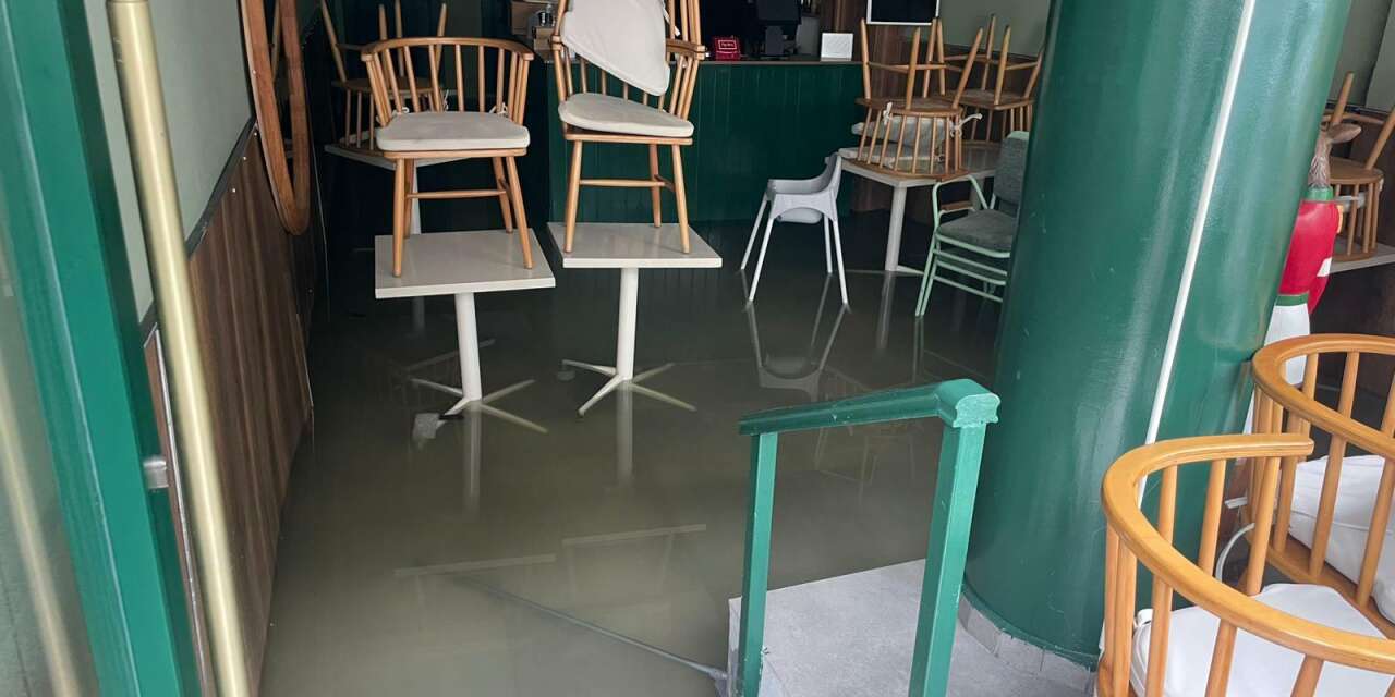 İzmir'de sağanak hayatı durdurdu: Elektrik yok, dükkânlar kapalı