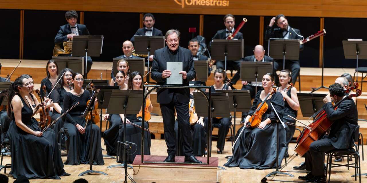 İzmir Oda Orkestrası’ndan dünyaca ünlü şef Howard Griffiths ile açılış