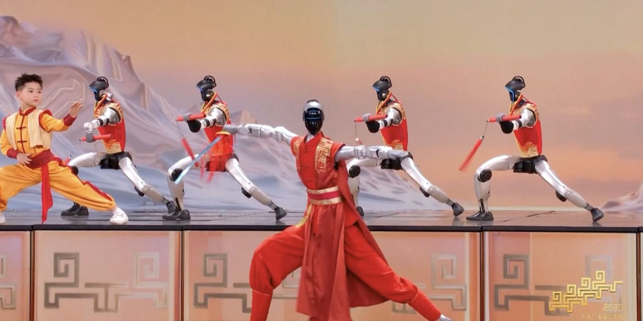 Çin'de insansı robotlar bu kez 'Kung Fu' yaptı